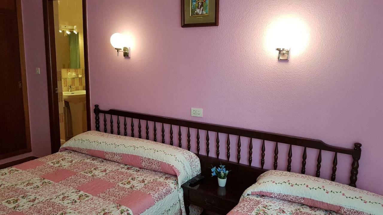 Hostal La Sierra Saron Zewnętrze zdjęcie