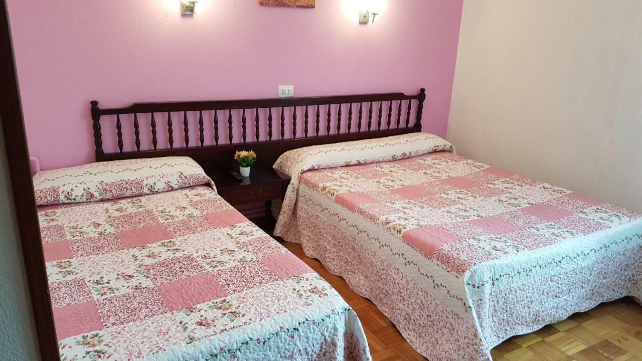 Hostal La Sierra Saron Zewnętrze zdjęcie
