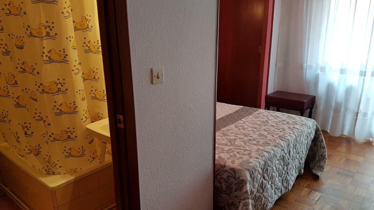 Hostal La Sierra Saron Zewnętrze zdjęcie