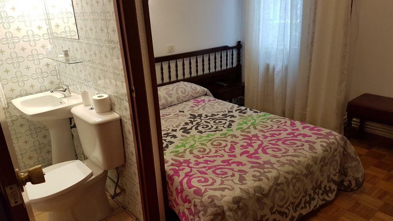 Hostal La Sierra Saron Zewnętrze zdjęcie