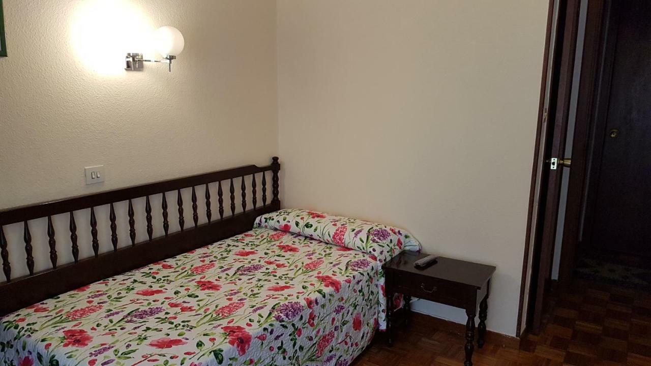 Hostal La Sierra Saron Zewnętrze zdjęcie