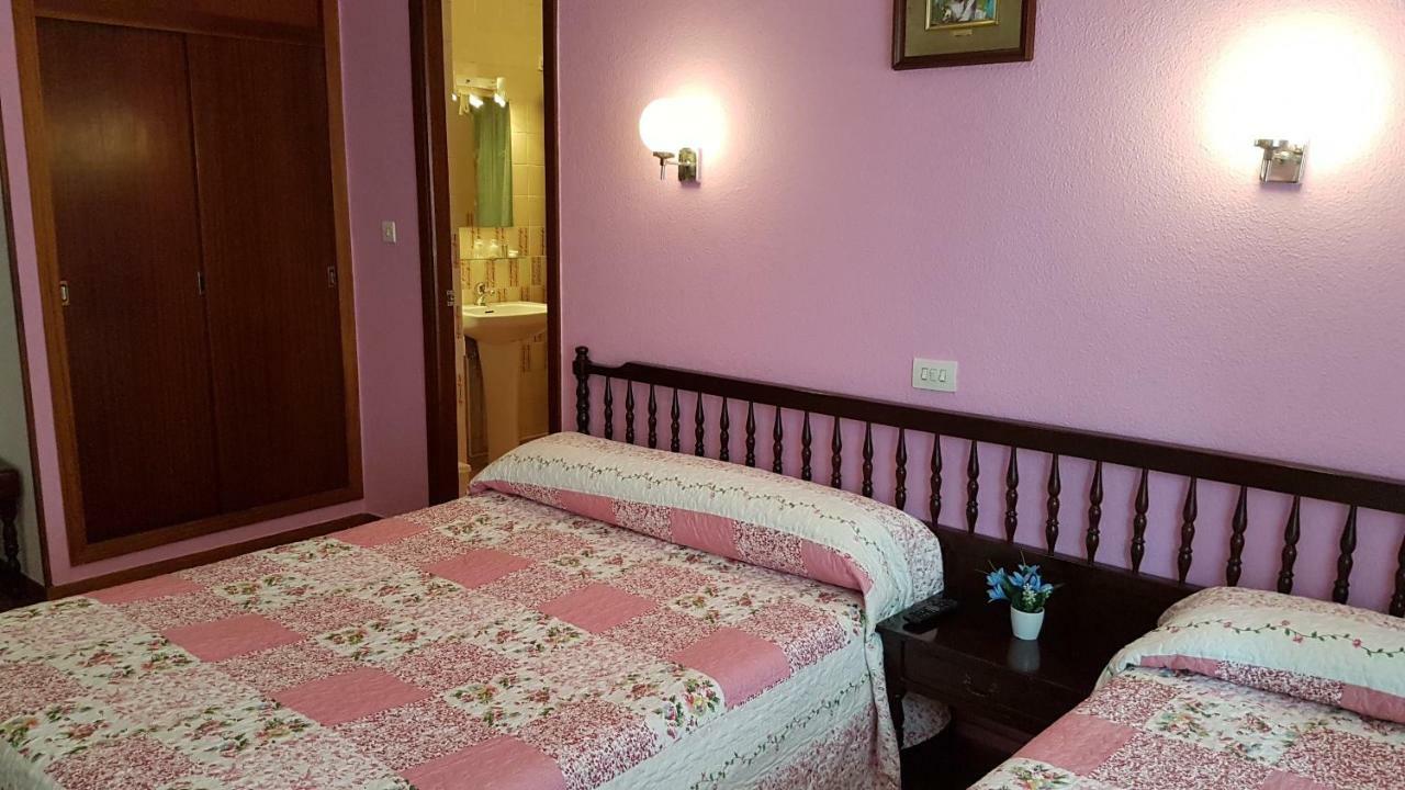 Hostal La Sierra Saron Zewnętrze zdjęcie