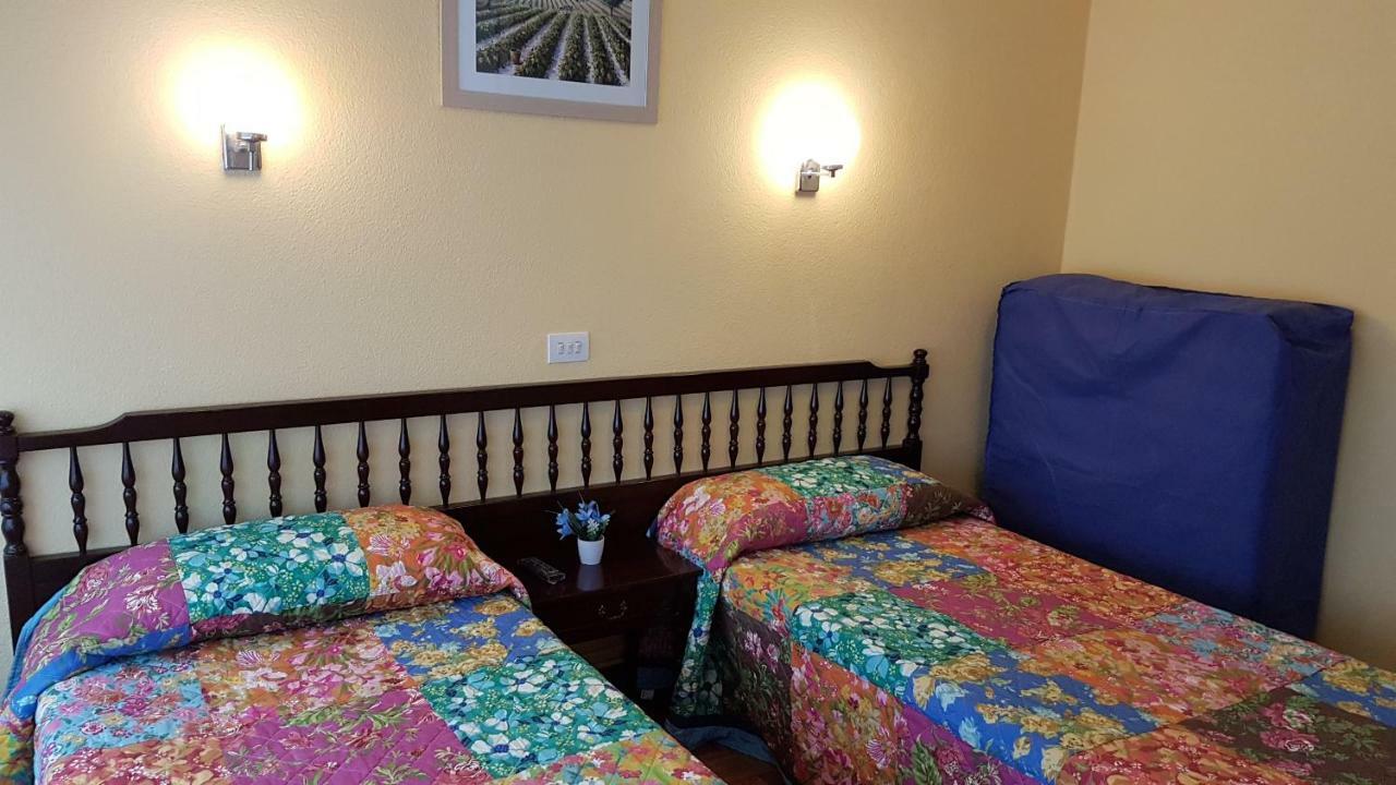 Hostal La Sierra Saron Zewnętrze zdjęcie